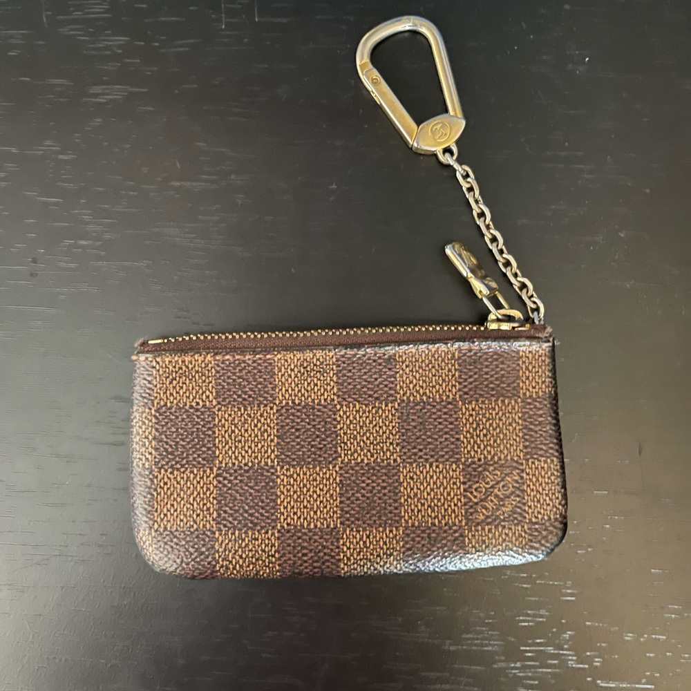 louis vuitton key pouch with chain